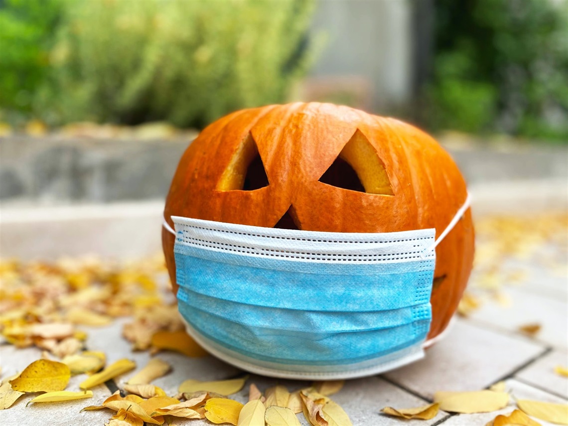 Halloween pumpkin with facemask