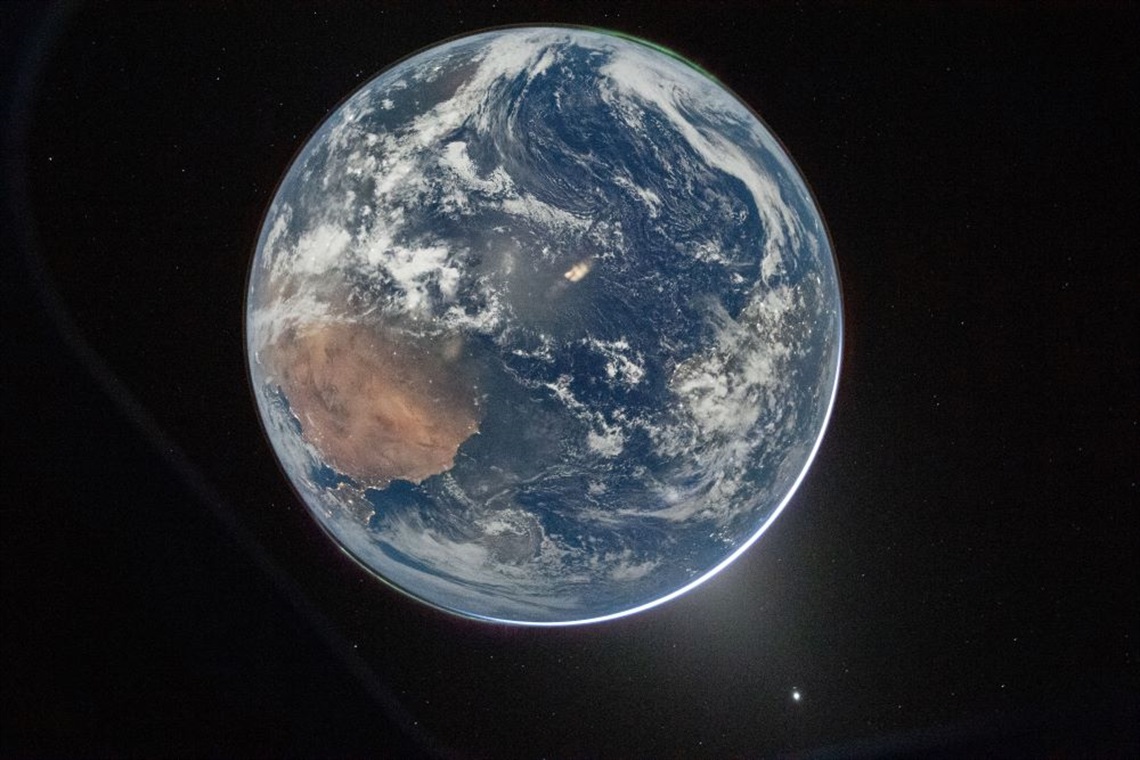 Earth-from-the-Orion-spacecrafts-window.jpg